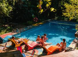 Hostel Da Vila Ilhabela，位于伊利亚贝拉的酒店