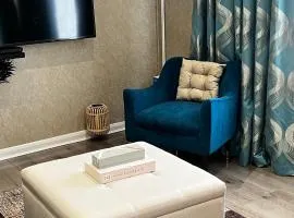 Cheerful 3 bedroom Townhouse with free parking.