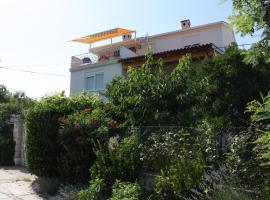 Apartments and rooms with parking space Bozava, Dugi otok - 8100，位于博扎瓦的民宿