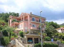 Apartments and rooms by the sea Medveja, Opatija - 2305，位于洛夫兰的住宿加早餐旅馆