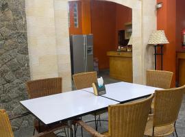HuaHinHouse Hotel，位于Ban Nong Hin的酒店