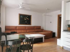 APART-DUPLEX-ATICO Tomares，位于托马雷斯的酒店