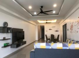 Venus Hollywood Homestay Sitiawan，位于斯里曼绒的带泳池的酒店