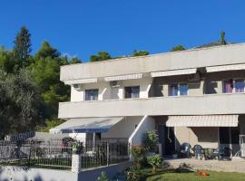 HM Apartmani，位于巴尔的带停车场的酒店
