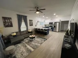 City Serenity-2BR Home away from Home. 6 Min from ATL Airport