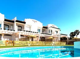 Gran Villa Roquetas Beach & Golf Playa Serena，位于滨海罗克塔斯的高尔夫酒店