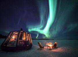 Aurora Igloo with private hot tub by Invisible Forest Lodge，位于罗瓦涅米的豪华帐篷营地