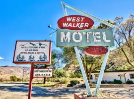 The Historic West Walker Motel，位于Walker托帕兹湖附近的酒店