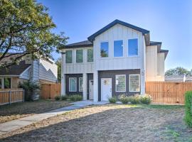 Bright Amarillo Townhome Near Parks and Town!，位于阿马里洛的度假屋