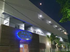 Hotel Suites del Mar，位于Palmas卡门城国际机场 - CME附近的酒店