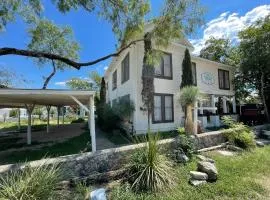 Carriage Inn Bandera Suite 2