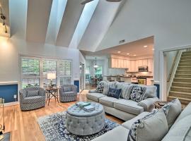Gorgeous Pinehurst No 6 Home with Two Patios!，位于派恩赫斯特的酒店