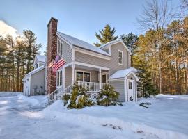 Charming Retreat about 1 Mi to Ossipee Lake Marina!，位于Center Ossipee的酒店