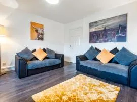 Balloch House -Spacious 3 bed house with on street parking