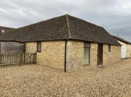 Tupenny Cottage, Old Mill Farm, Cotswold Water Park，位于赛伦塞斯特科茨沃尔德水上公园附近的酒店