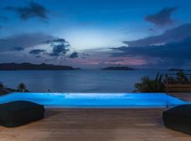 Infiniti 2 BR Private Luxury Villa Breath Taking View in St Barth，位于Pointe Milou的酒店