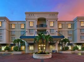 voco Sarasota, an IHG Hotel，位于萨拉索塔玛丽塞尔比植物园附近的酒店
