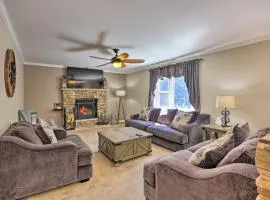 Hot Tub, Fire Pit and Lake Access Poconos Escape!