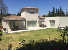 Chambre d hôtes Cabries Calas 5 min gare TGV Aix Pôle d activités d Aix en Provence et Arena，位于卡布列斯的酒店