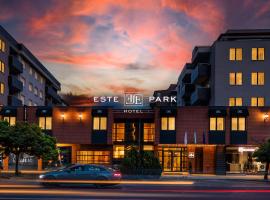 -- ESTE PARK HOTEL -- part of Urban Chic Luxury Design Hotels - Parking & Compliments - next to Shopping & Dining Mall Plovdiv，位于普罗夫迪夫Mall Plovdiv附近的酒店