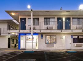 Motel 6-Bakersfield, CA - South，位于贝克斯菲尔德的酒店