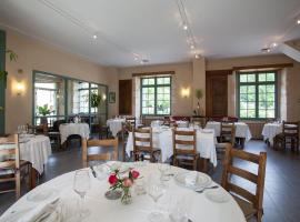 Le Lion d'Or，位于Manzac-sur-Vern的酒店