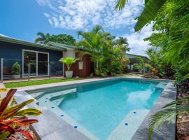 Mango Wood Villa Tropical Coastal living，位于克利夫顿海滩的度假屋
