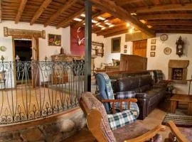 Casa Rural Lucía es una casa rural amplia con pat