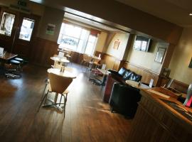Malt Shovel Hotel，位于庞特佛雷特的酒店