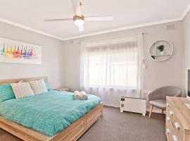 West Beach Family Beauty - 2 Bed Unit，位于Henley Beach的酒店