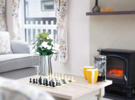 Lakeside Lodge, Green Hill Farm Holiday Village，位于索尔兹伯里的酒店