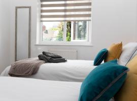 Modern Stylish 3beds house near Tube with free Parking，位于伦敦的酒店