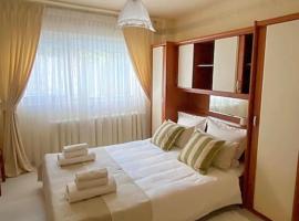 Lovely & quiet 1-bedroom condo with free parking，位于布加勒斯特费蓝特罗皮亚临床医院附近的酒店