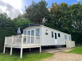 3 Bedroom Caravan MC34, Lower Hyde, Shanklin, Isle of Wight，位于尚克林的别墅