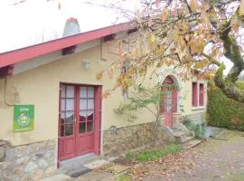 Maison indépendante près du village médiéval avec jardin clos, parking et équipements complets - FR-1-489-15