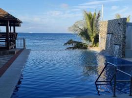 Beachfront Vacation Villa with Infinity Pool，位于八打雁的宠物友好酒店