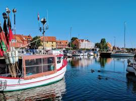 Harbour Sleep，位于内克瑟Bornholm Butterfly Park附近的酒店