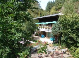 杜蒙托木屋旅馆，位于Dun-les-Places的酒店