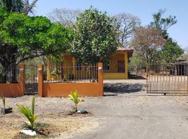 cabañas playa guanico，位于Tonosí的酒店