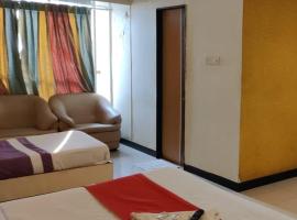 Count On Us Hospitality Unit Hotel Dhammanagi Comforts，位于胡布利的酒店