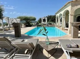 Luxury Villa in front of the famous Pont-du-Gard.