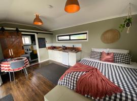 Tiny Home on a Hill，位于Heathcote的酒店