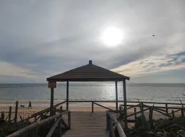 Precioso bajo muy grande a 200 metros de playa