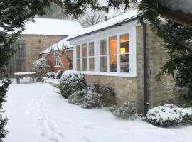 Norburton Hall Cottages，位于布里德波特的酒店