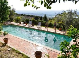 Villa Podere Antico con piscina，位于Civitella Del Lago的度假屋