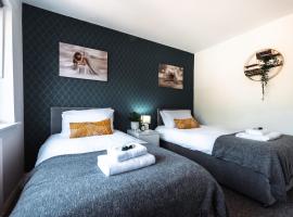 3 Bedrooms house ideal for long Stays!，位于南安普敦伍德米尔室外中心附近的酒店