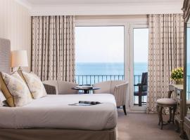 圣布雷拉德湾酒店，位于圣布雷拉德的带停车场的酒店