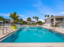 Clarion Inn & Suites Across From Universal Orlando Resort，位于奥兰多奥兰多环球影城区的酒店