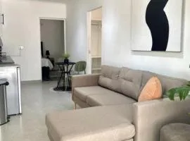 Angazi Guesthouse Unit 3 - Modern 2 Bedroom Apartment with Pool