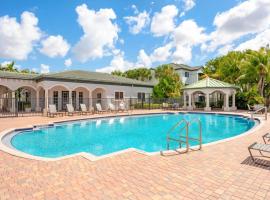Tucker at Palm Trace Landings Fort Lauderdale，位于戴维的酒店